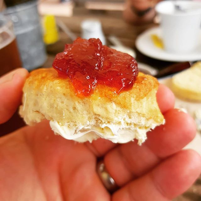 OK, argument sorted – THIS is the wrong way to do a scone. #creamtea #devon #cornwall #unitedagainstacommonenemy #judeanpeoplesfront