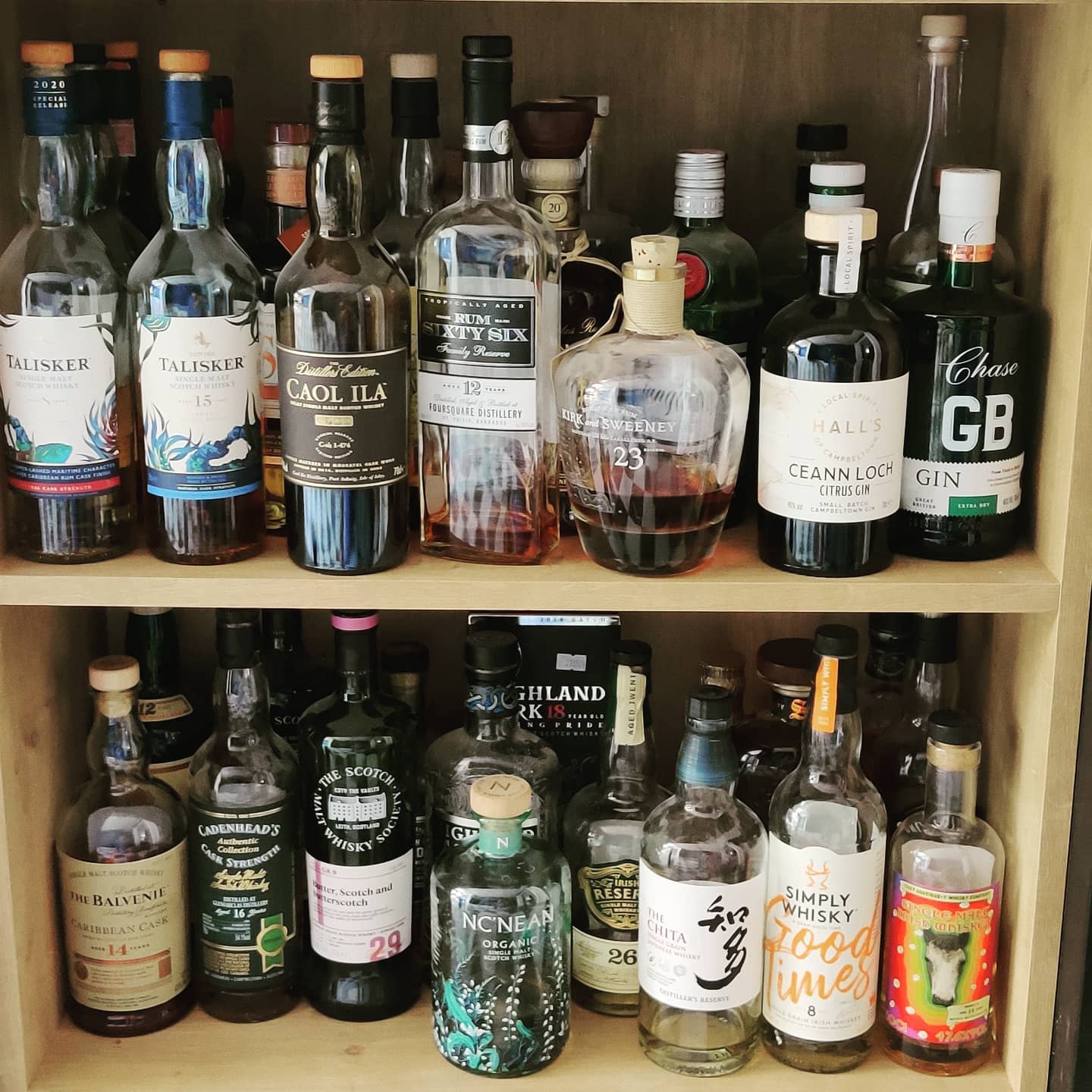 That's the spring-cleaning done then – "working" shelf in the kitchen sorted! Smokey top-left, rum in the middle, gin on the right, and the #shelfofhighballhappiness below.
